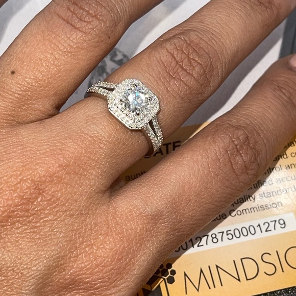 VVS GRA certified Moissanite diamond engagement ring, 100% passes diamond tester - Picture 2 of 6